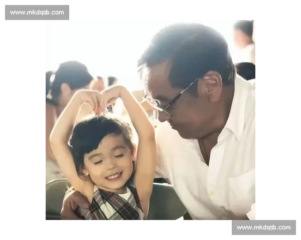 尔冬升女友晒 9 岁女儿近照:萌娃从容应对粉丝,“片场暴君” 变身慈父 尔冬升女友晒 9 岁女儿近照:萌娃从容应对粉丝,“片场暴君” 变身慈父